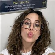 Ho studiato al liceo linguistico. In seguito, per interesse personale ho continuato a studiarlo ed ho certo di praticare la parte di conversazione il più possibile, stando a contatto con persone madrelingua